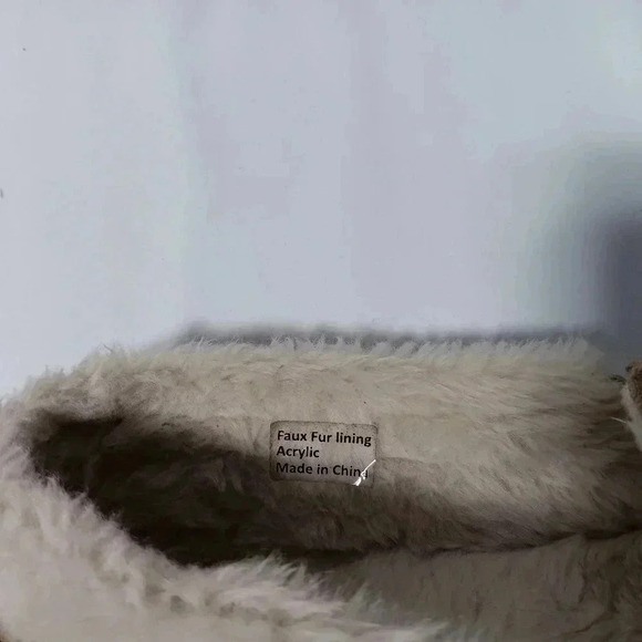 Clarks Leather upper with Faux fur lined  Moccasin slippers.Ladies size 8 - Picture 7 of 9